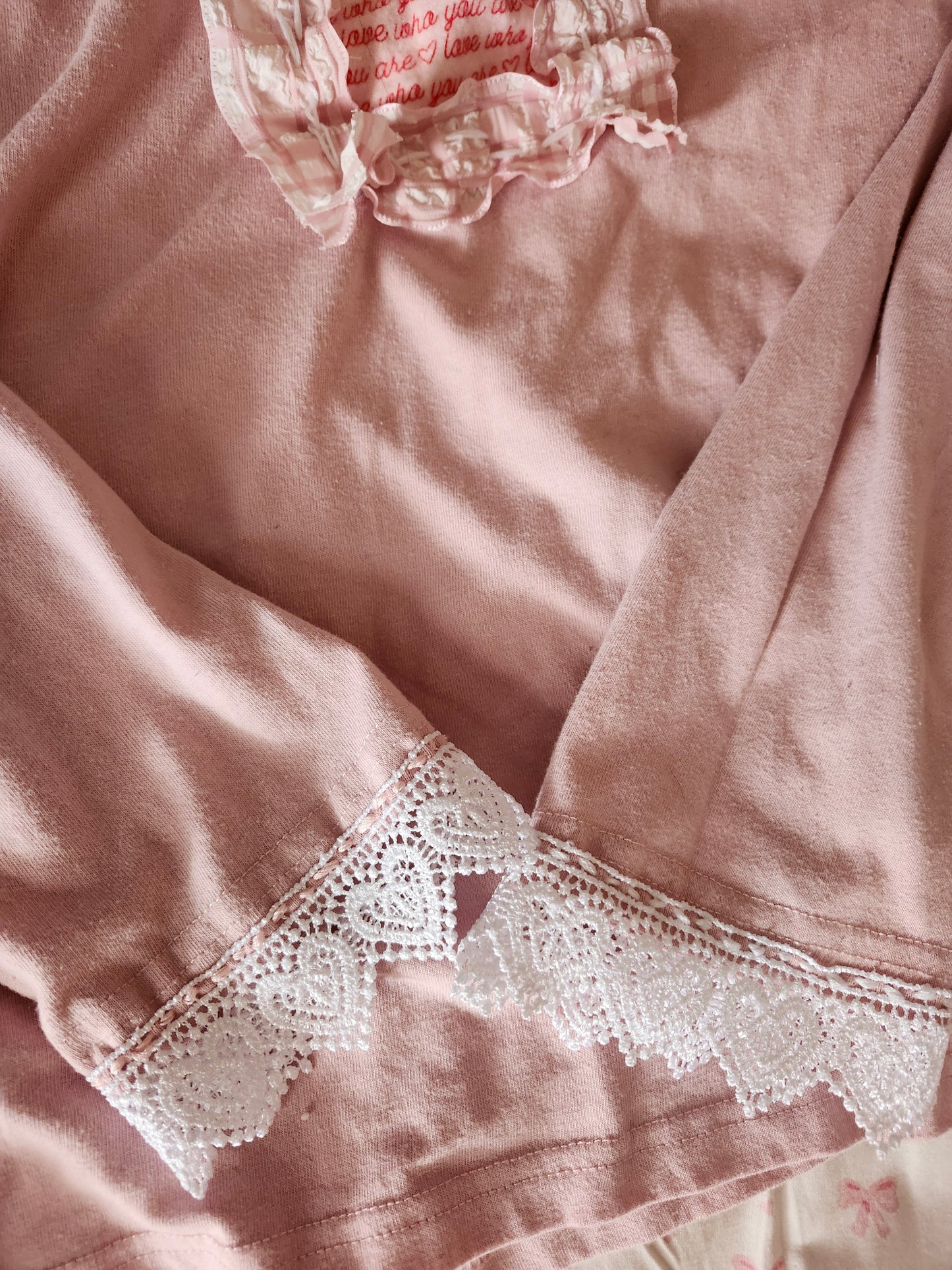 Pink Spank-kei style clothing featuring lace detailing on sleeves for a trendy look