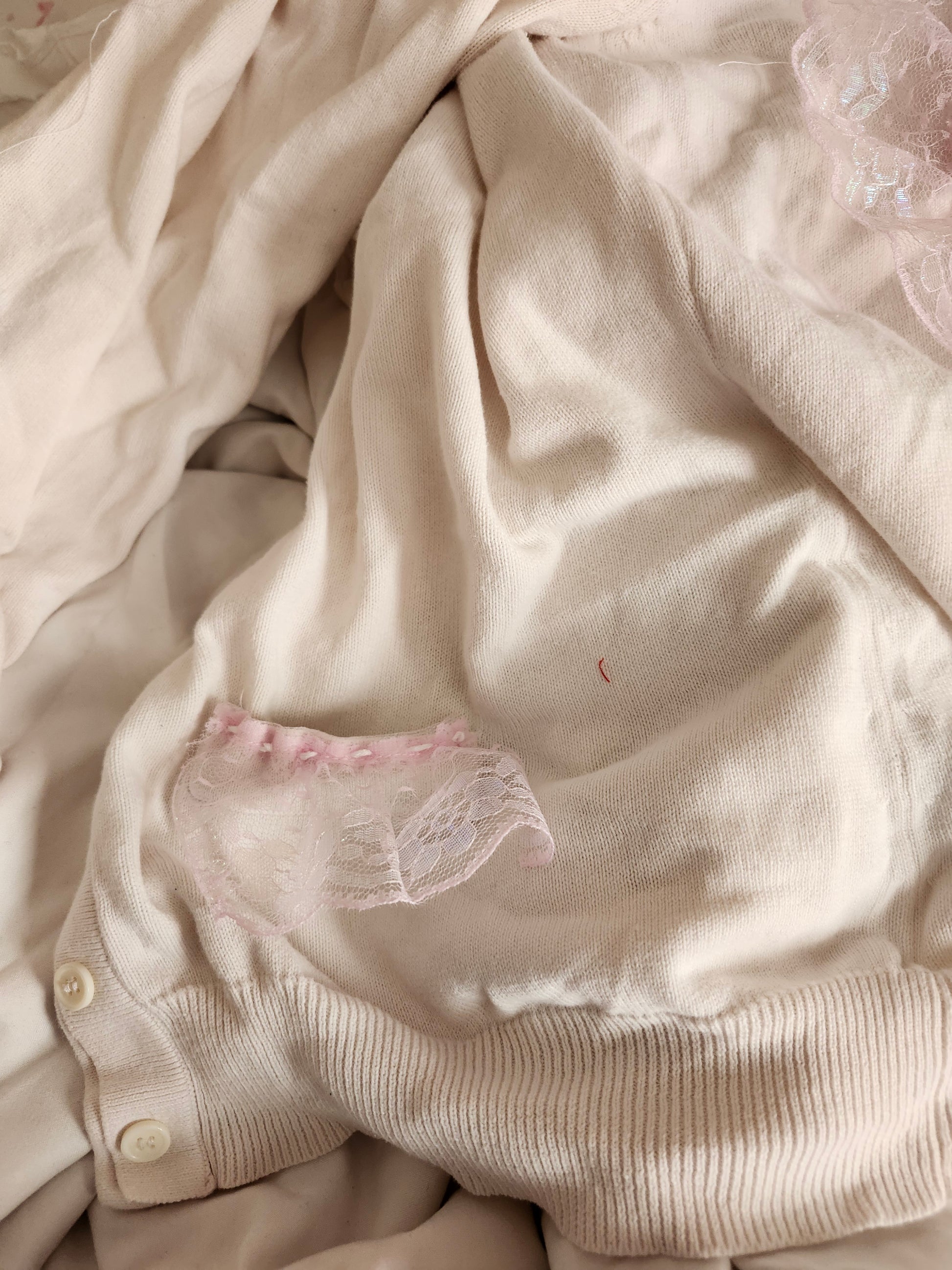 Hello Kitty pink cardigan XL featuring delicate lace details for a cute and cozy look