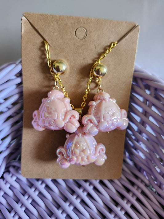 Kawaii Cinderella carriage jewelry set featuring three pink carriage charms on a gold chain