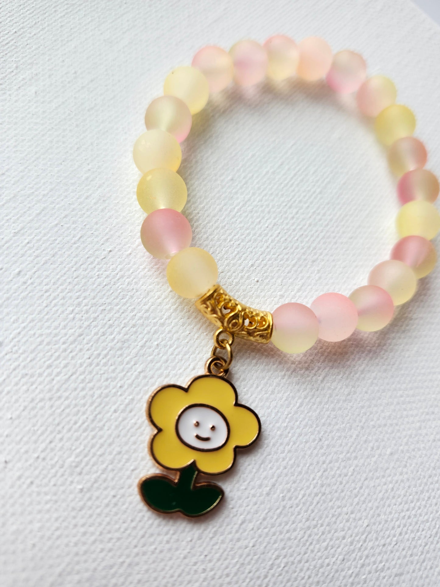 Cutesy Flower Glass Bead Bracelet